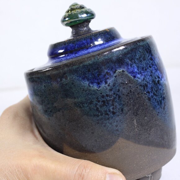 Garlic Keeper Pottery storage jar - Picture 3 of 7